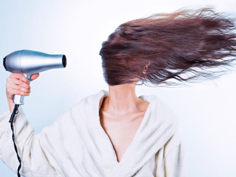 چگونه موهایمان را خشک کنیم که وز نشود؟